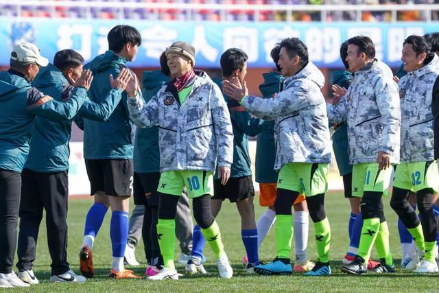 实时比分查询-滇港同心燃情绿茵！2026“滇港友谊赛”在昆明开赛